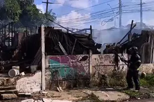 Imagem ilustrativa da imagem Incêndio atinge barracos em comunidade na Várzea e deixa 5 mortos