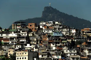 Imagem ilustrativa da imagem O que é o ‘efeito balão’, que fez o Comando Vermelho expandir domínio de território no Rio