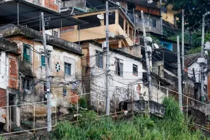 Imagem ilustrativa da imagem Quase 20% da população de favelas vivem em vias onde não passam carros