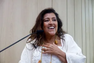 Imagem ilustrativa da imagem Regina Casé recebe títulos de cidadã pernambucana e recifense