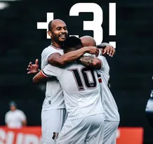 Imagem ilustrativa da imagem Santa Cruz atropela o Jaguar no Arruda e segue vivo na briga pelo G2