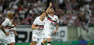 Imagem ilustrativa da imagem Santa Cruz estreia com goleada sobre Decisão e assume vice-liderança do campeonato