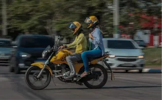 Imagem ilustrativa da imagem Uber e 99 adiam estreia de mototáxi e prometem ir à Justiça contra novas regras