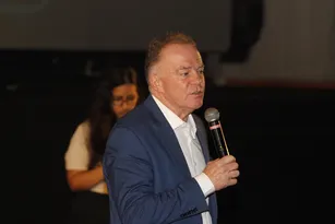 Imagem ilustrativa da imagem Casagrande convoca coletiva e deve anunciar apoio a Ricardo