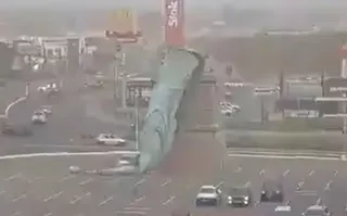 Imagem ilustrativa da imagem Vídeo: estátua de loja da Havan desaba durante ventania no Rio Grande do Sul
