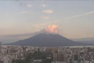 Imagem ilustrativa da imagem Vulcão entra em erupção, e voos são cancelados no Japão