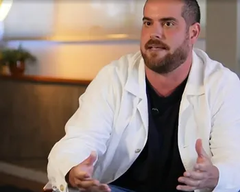 Imagem ilustrativa da imagem Dono da empresa de turismo esportivo é preso em prédio de luxo em Balneário Camboriú