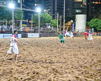Imagem ilustrativa da imagem Vitória e Cruzeiro protagonizam duelo de gigantes no futebol de areia em Camburi