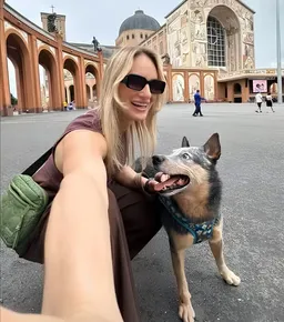 Imagem ilustrativa da imagem Cachorro sobrevive a acidente e fica ao lado de tutora morta no Espírito Santo