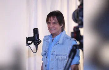 Imagem ilustrativa da imagem Roberto Carlos está 'sem maiores problemas' após acidente com Cadillac em Gramado