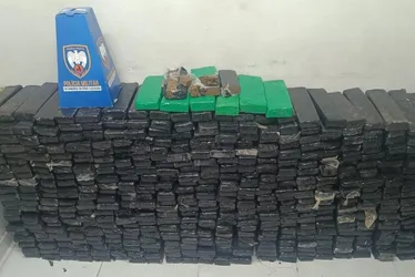 Imagem ilustrativa da imagem 400kg de maconha são apreendidos em Vitória