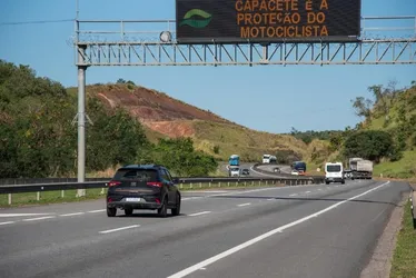 Imagem ilustrativa da imagem 512 mil veículos devem passar pela BR-101 durante o Feriado da Consciência Negra