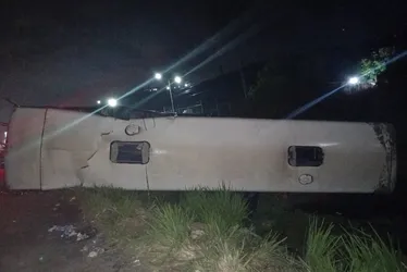 
          Imagem ilustrativa da imagem Acidente entre carreta e ônibus deixa feridos na BR-232, em Moreno
          