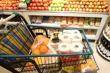 Imagem ilustrativa da imagem Acordo fechado: lojas e supermercados poderão abrir neste domingo no ES