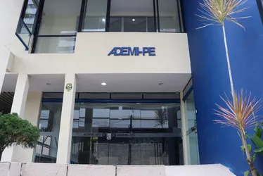 
          Imagem ilustrativa da imagem Ademi-PE discute segurança para carregadores de carros elétricos em prédios
          