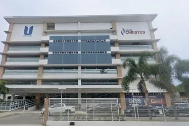 
          Imagem ilustrativa da imagem Adolescente ataca aluno e dois funcionários com objeto cortante em escola particular de Fortaleza
          