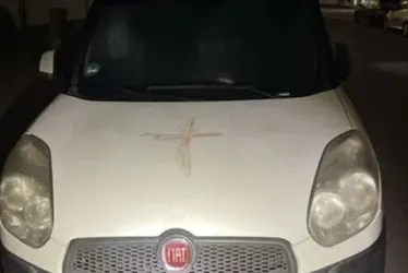 Imagem ilustrativa da imagem Alemanha investiga suásticas pintadas com sangue humano em mais de 40 carros