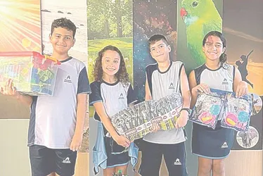 
          Imagem ilustrativa da imagem Alunos da Escola Adventista levam presentes para abrigo
          