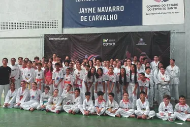 
          Imagem ilustrativa da imagem Alunos de projeto social brilham no taekwondo
          