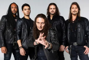 Imagem ilustrativa da imagem Angra anuncia saída do vocalista Fabio Lione