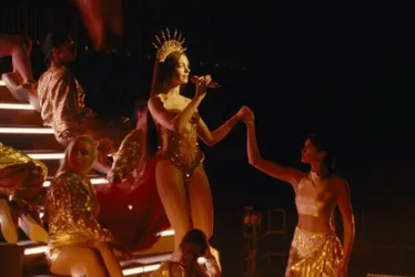 
          Imagem ilustrativa da imagem Anne Hathaway aparece como diva pop em trailer de novo filme
          