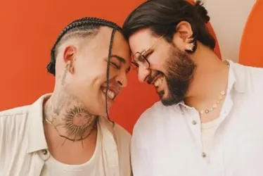 Imagem ilustrativa da imagem Após 11 anos juntos, Gloria Groove e Pedro Lopes se casam em São Paulo