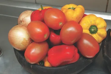 
          Imagem ilustrativa da imagem Aprenda a fazer a receita de tilápia do melhor self-service do Brasil
          