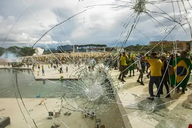 
          Imagem ilustrativa da imagem Argentina decide até semana que vem se extradita 5 brasileiros foragidos do 8/1
          