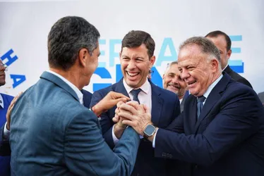 
          Imagem ilustrativa da imagem Arnaldinho não descarta disputar contra Ricardo
          