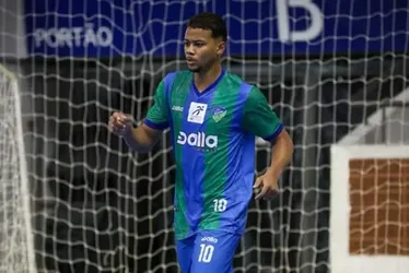 
          Imagem ilustrativa da imagem Atleta de futsal do Espírito Santo morre após queda de telhado de hotel no Recife
          