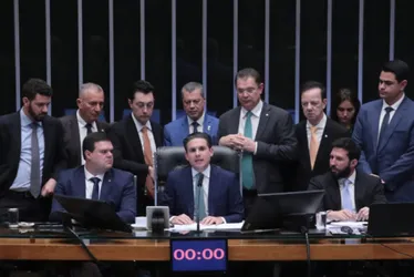 
          Imagem ilustrativa da imagem Ato no Recife critica PL que reduz penas de condenados pelos atos de 8 de janeiro
          