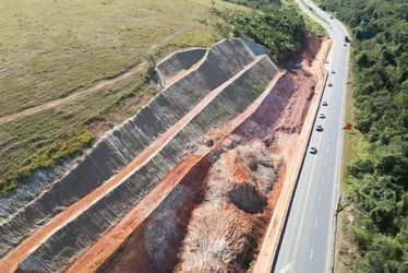 Imagem ilustrativa da imagem BR 101: quilômetro 246 na Serra será totalmente interditado para desmonte de rochas