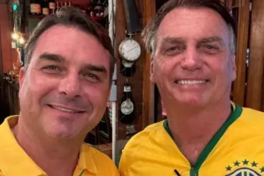 
          Imagem ilustrativa da imagem Bolsonaro escolheu Flávio como candidato à Presidência para 2026, dizem aliados
          