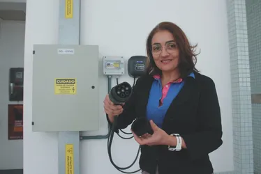 Imagem ilustrativa da imagem Carro elétrico: novas regras para carregar baterias em condomínios
