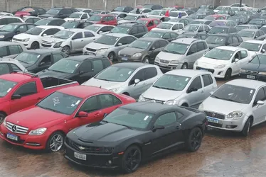 
          Imagem ilustrativa da imagem Carros com até R$ 50 mil em dívidas vão a leilão
          