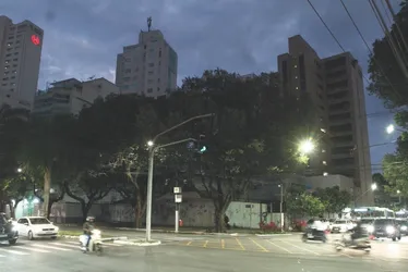 
          Imagem ilustrativa da imagem Casas nos bairros Praia do Canto e Santa Helena vão virar prédios
          