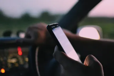 Imagem ilustrativa da imagem Celular é o principal “vilão” do trânsito, revela pesquisa