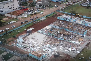 Imagem ilustrativa da imagem Cidade devastada no Paraná por tornado tem 2 mil sem luz; 32 seguem internados