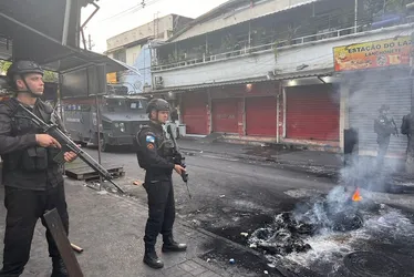 
          Imagem ilustrativa da imagem Cinco PMs do Batalhão de Choque são presos suspeitos de cometer crimes durante megaoperação no Rio
          