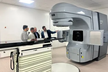 
          Imagem ilustrativa da imagem Colatina ganha acelerador linear e amplia tratamento oncológico pelo SUS
          