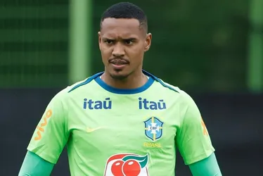 Imagem ilustrativa da imagem Com Hugo Souza lesionado, Ancelotti convoca o goleiro John, ex-Botafogo