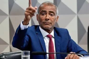 
          Imagem ilustrativa da imagem Com mandato até 2030, Romário anuncia que pedirá licença do Senado
          