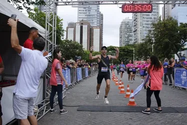 Imagem ilustrativa da imagem "Comecei a correr para dar orgulho ao meu filho”, diz vencedor dos 10km