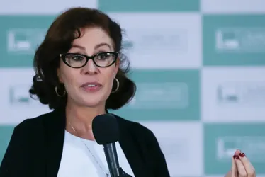 
          Imagem ilustrativa da imagem Comissão da Câmara aprova perda de mandato de Carla Zambelli com ajuda do centrão
          