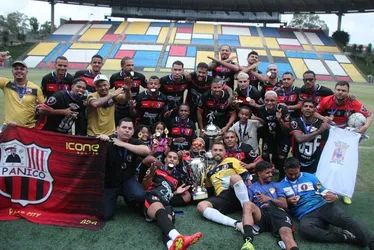 
          Imagem ilustrativa da imagem Copa Metropolitana: Pânico leva susto, mas é campeão nos pênaltis
          