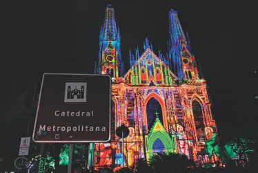 
          Imagem ilustrativa da imagem Cores, música e missas no Natal da Catedral de Vitória
          