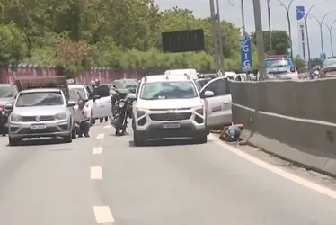 
          Imagem ilustrativa da imagem Criança é baleada dentro de escola durante tiroteio no Rio de Janeiro
          