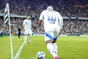 
          Imagem ilustrativa da imagem Cruzeiro empata com Ceará e sai da briga pelo título do Brasileirão
          