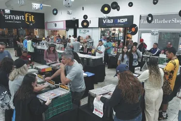 
          Imagem ilustrativa da imagem Discos raros de vinil podem chegar a R$ 2.500
          