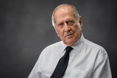 
          Imagem ilustrativa da imagem Do papel preso à gravata de Raymundo da Fonte nasceram fábricas e um legado inteiro
          